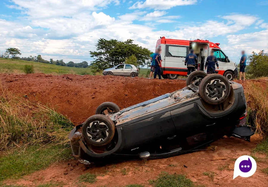 Motorista recusa atendimento médico após capotar veículo em Marilena.