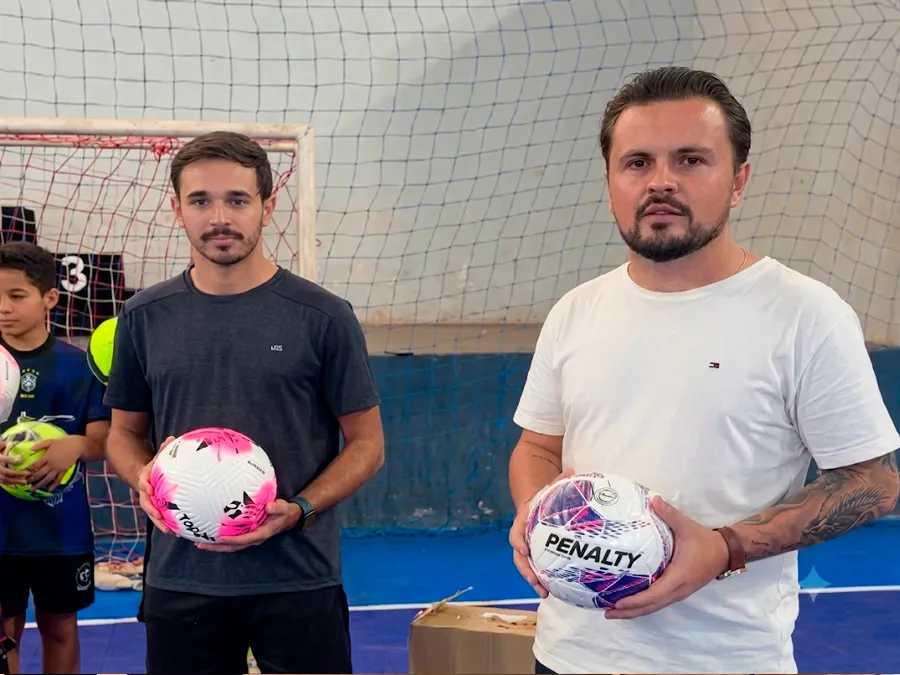 Entrega de kits esportivos fortalece atividades da Secretaria de Esportes em Marilena