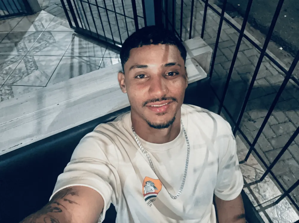 Despedida marcada por forte comoção no sepultamento de jovem vítima de acidente na PR-182